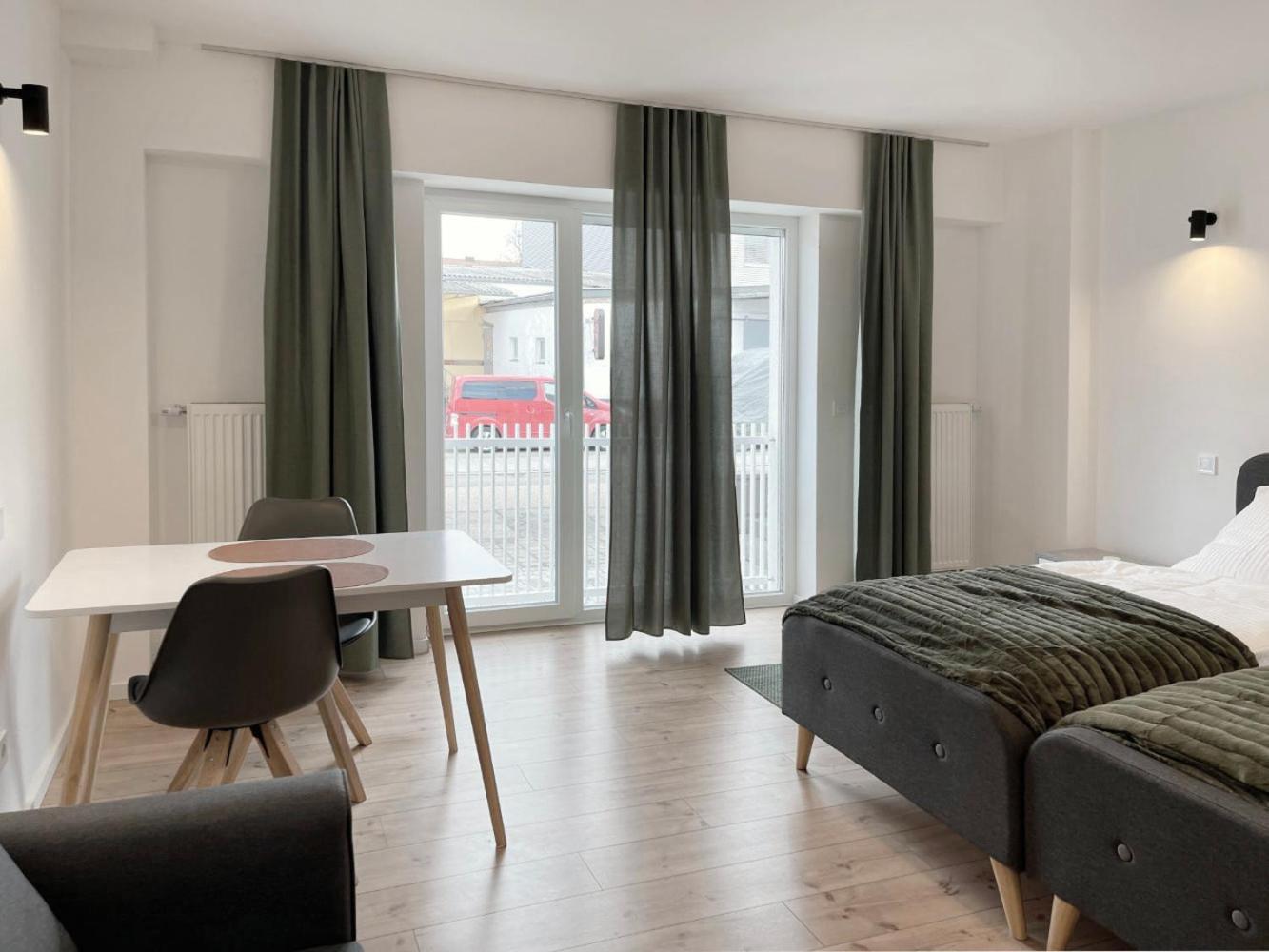 Board Inn - Haus Regensburg Buitenkant foto