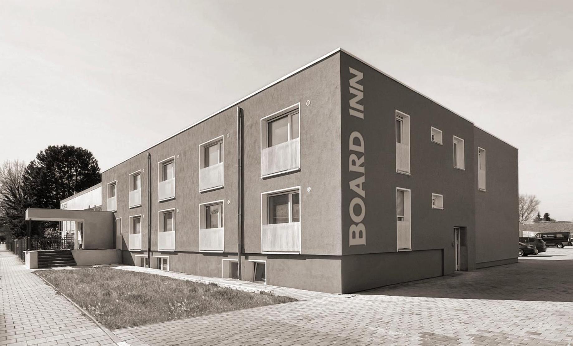 Board Inn - Haus Regensburg Buitenkant foto